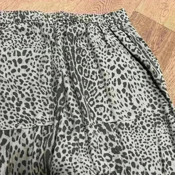 Woman's Leopard Print Ankle Pant/Jogger - Picture 7 of 7